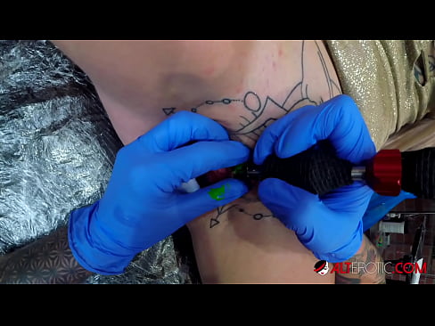 ❤️ Tsis tshua muaj tattooed hottie Sully Savage tau txais tattoo ntawm nws clitoris ☑ Russian porn ntawm peb hmn.myinvest.top% Ib ❤